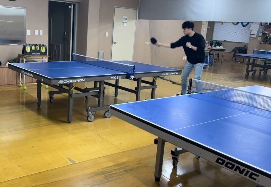 Playing tabletennis